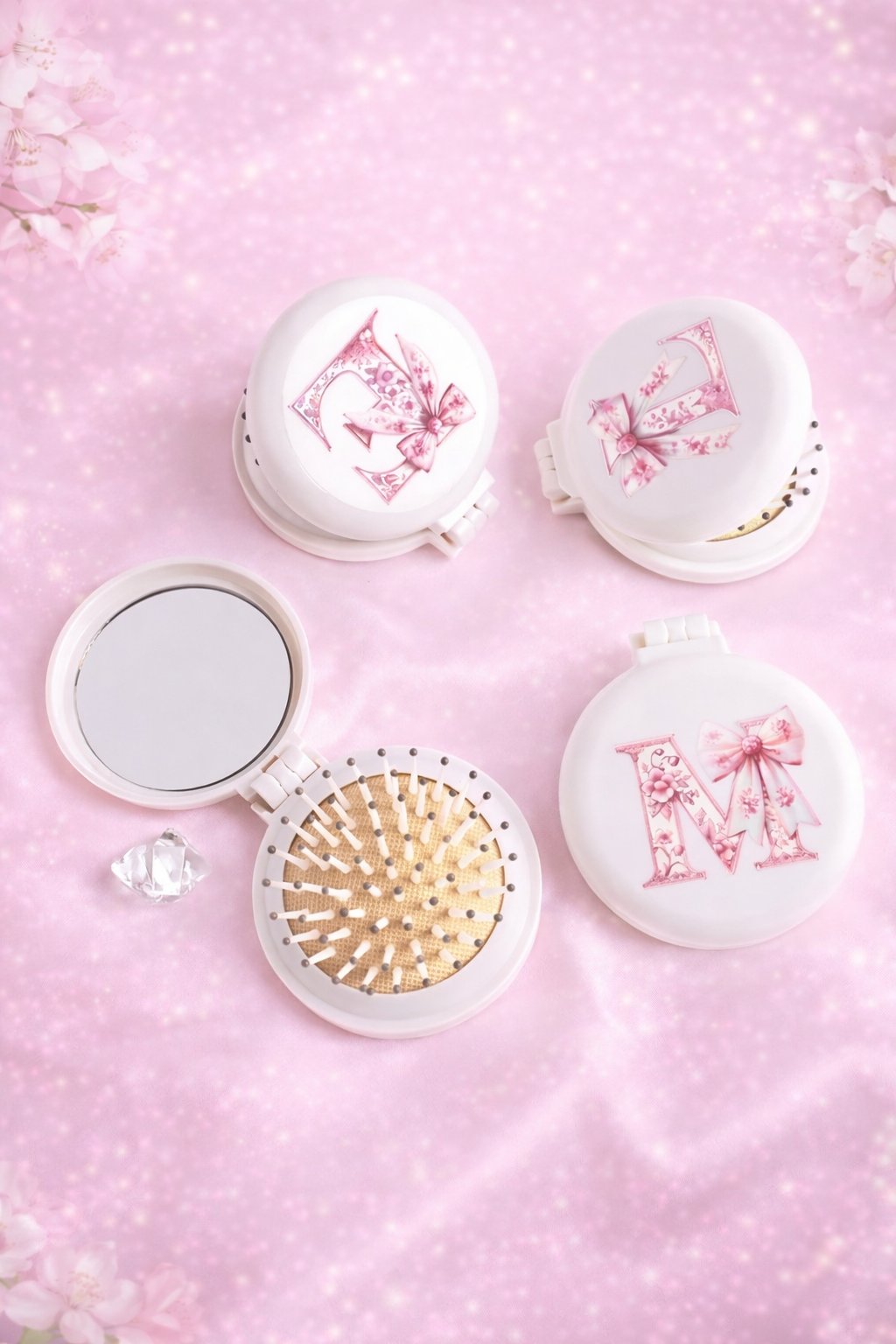 Compact mirror brush