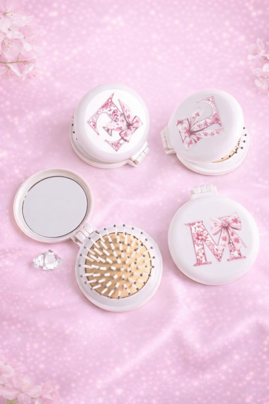 Compact mirror brush